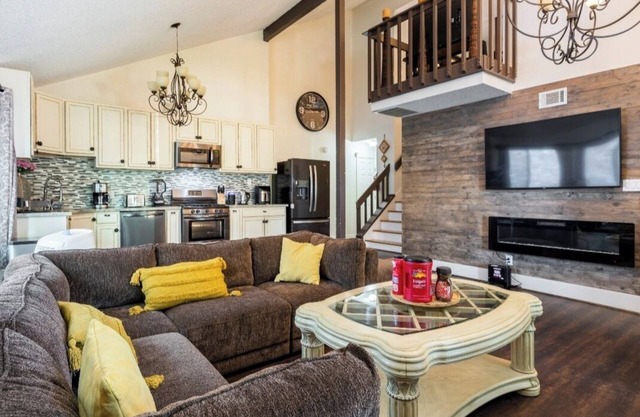 Energy corridor Luxury 3 Bedroom Home with Xbox