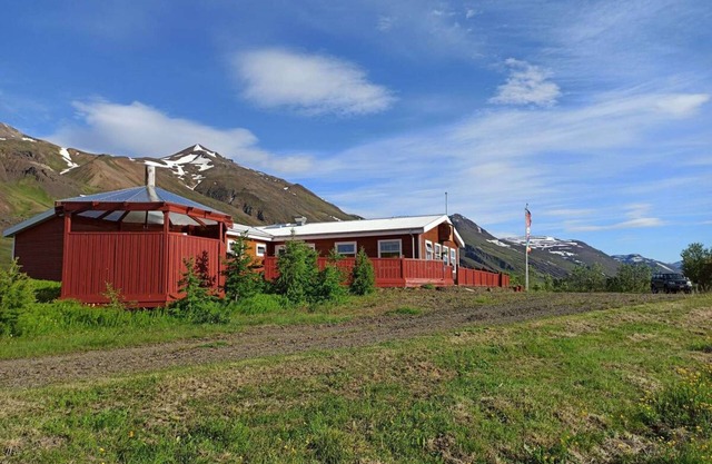 Engimyri, a comfy Mountain-surrounded Guesthouse