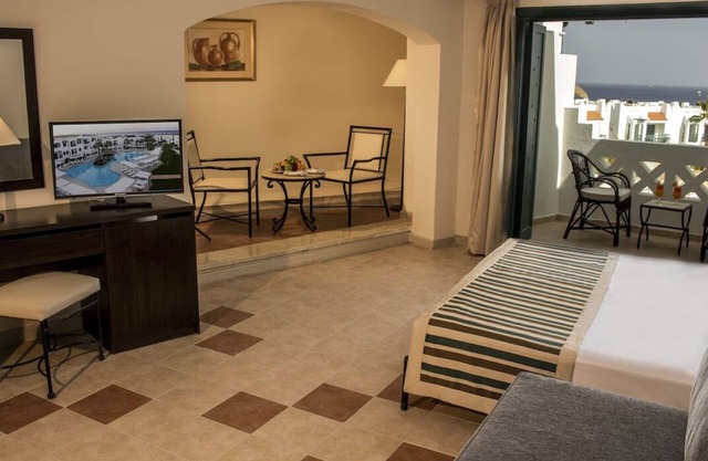 Enjoy 2 Pleasant Rooms with Balcony and Outdoor Pool Near Naama Bay Beach