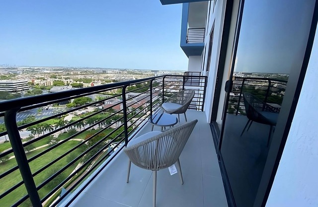 Enjoy a Hassle-Free and Suiting Stay! Onsite Parking, Pool, Pets Allowed