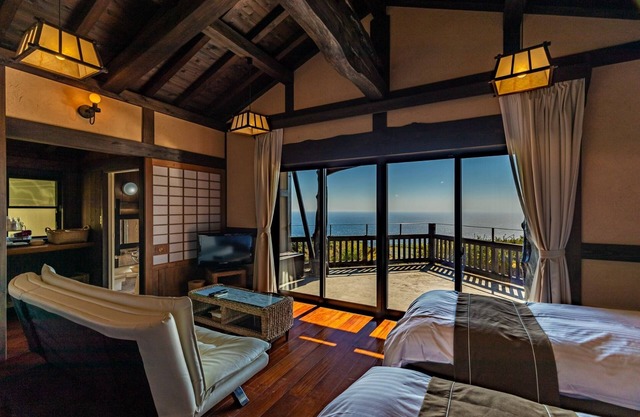 Enjoy a luxurious time while looking out at the se/Kamo District Shizuoka