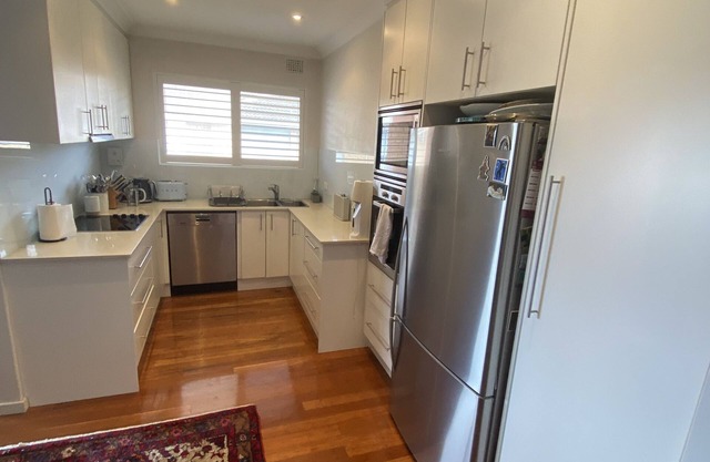 Enjoy a spacious, light filled, convenient to all beaches BONDI apt