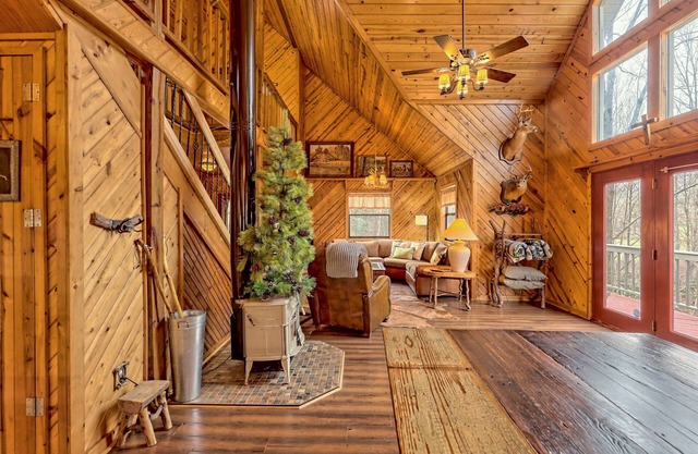ENJOY! Compass Cottage 1 on Fodder Creek near Brasstown Bald Hiawassee, GA