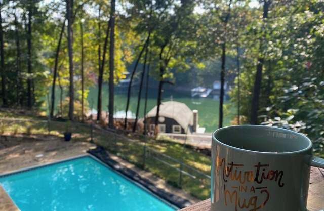 Enjoy Fall in Lake James - 3 bd/2 ba Lakeview Home with Boat Ramp and Kayaks