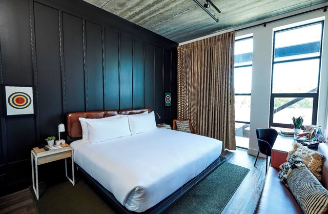 Enjoy Funky Boutique Room w/Skyline Views – Food & Fun Nearby! Close to Airport