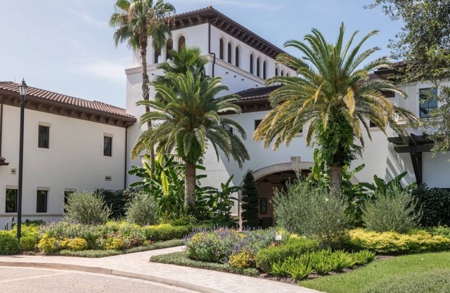 Enjoy Luxury this Christmas at Marriott's Lakeshore Reserve Resort in Orlando
