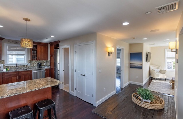 Enjoy Sunsets Over Newport Harbor From A Large Roof Deck