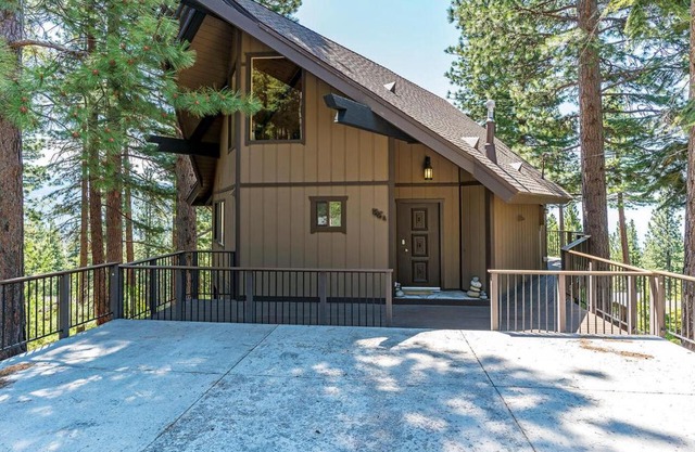 Enjoy the brilliant views of Lake Tahoe from this mountainside Cabin