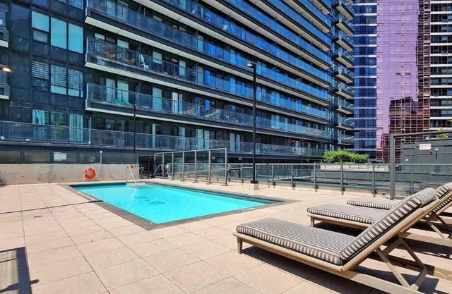 Enjoy the City Skyline View with Pool & Gym