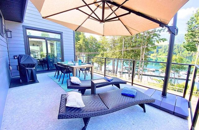 Enjoy This Fully Equipped, Modern Lakehouse Escape w/King Bed & Amazing Views