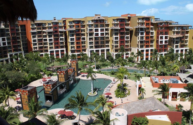 ENJOY THIS LUXURIOUS 2 BEDROOM 4 Diamond VILLA GROUP RESORT IN MEXICO!