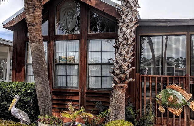 Enjoy your vacation stay at Emerald Pointe Resort in our nostalgic bungalow!