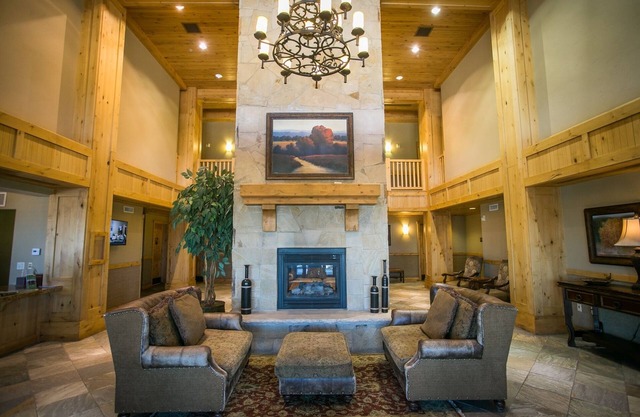 Enormous Condo with Stunning Mountain Views by RedAwning - Save 20% on 7+ Nights!