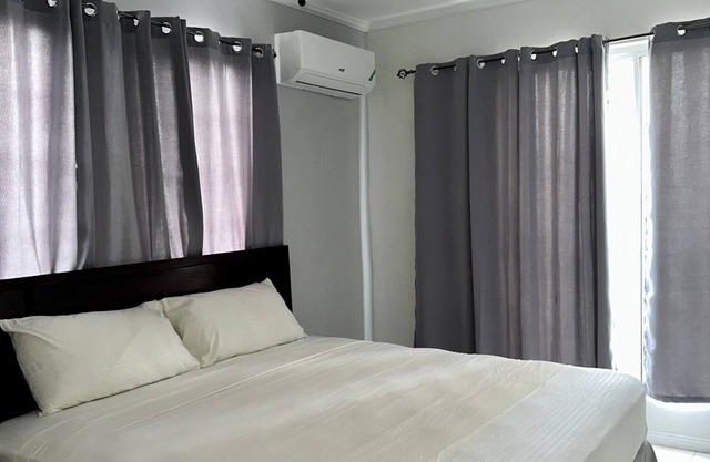 Entire 1 Bedroom Apartment in the City - Free Parking & Wi-Fi Service