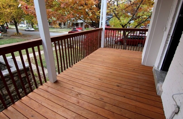 Entire 1st Floor! 2 BEDROOM in HYDE PARK w/PARKING, W&D, Central A/C, Near PLAZA