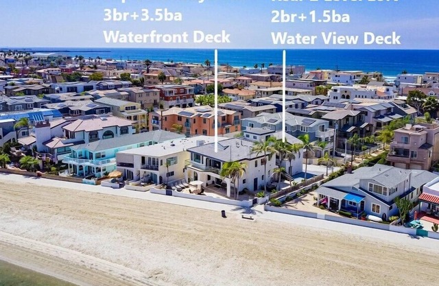 Entire 2nd Level ☆ 2 Water View Patios ☆ AC in ❤ of MB