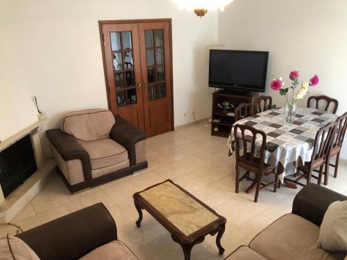 Entire 3 bed rooms Apartment with Private wc !