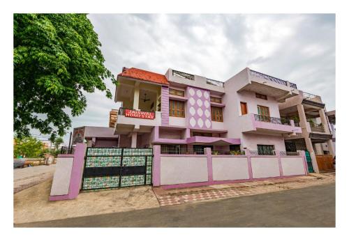 Entire 3-room homestay perfect for families & groups, accommodates up to 9 guests