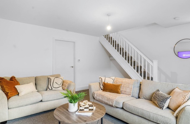 Entire 3Bdr House at St Helens Near Haydock Park Racecourse, Free Parking