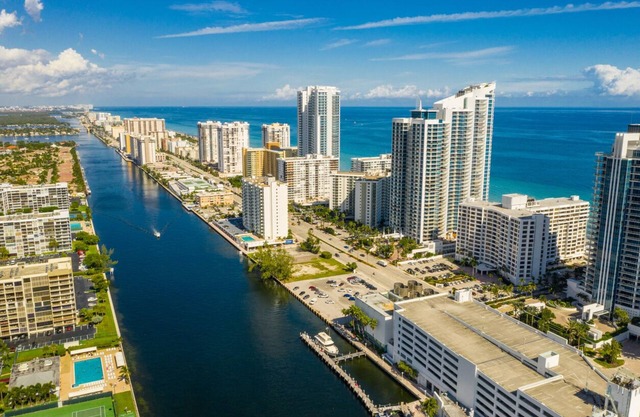 Entire Apartment Steps to sands of Hollywood Beach