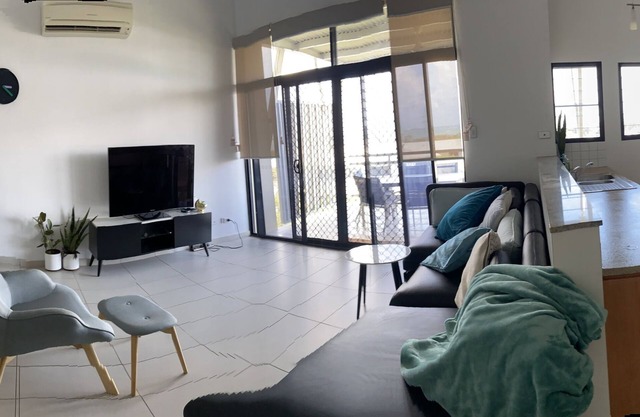 Entire Apartment with city and harbour views