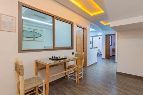 Entire Apt with Rooftop, Walk to Beach