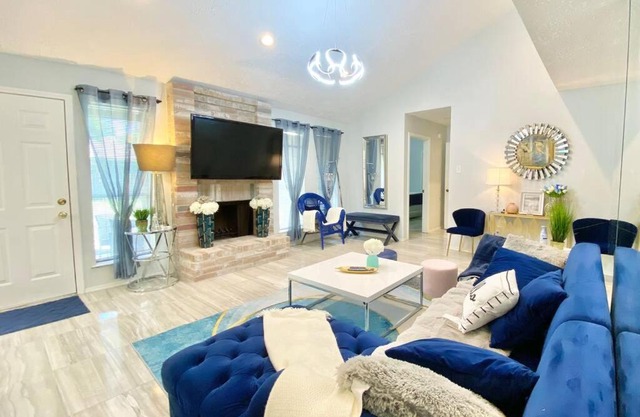 Entire beautiful cozy home in the heart of Katy