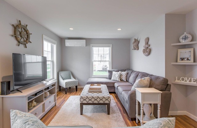 Entire Cottage | Pool & Hot tub | Gym & Clubhouse