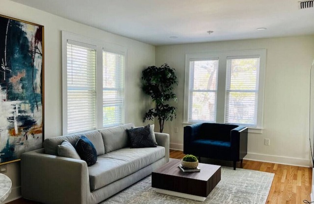 Entire duplex 15 min to beach