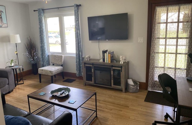 ENTIRE FAMILY HOME 2 bedroom 1bath Thunder Bay