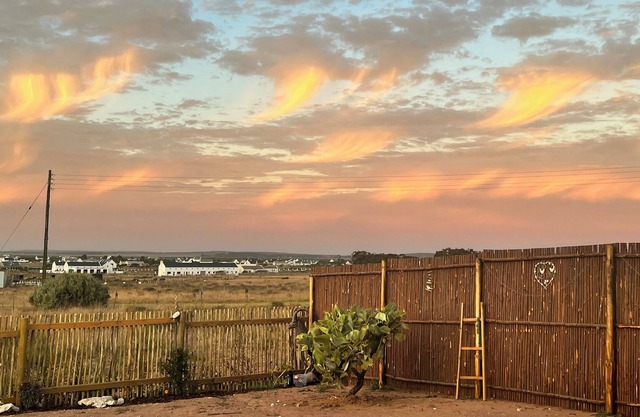 Entire holiday home 5 minutes from the Beach - Kite Surfing. Comfortable, new!