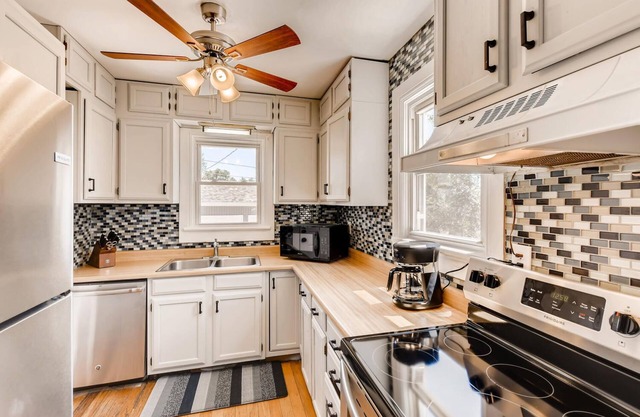 Entire Home close to Sloan's Lake and Downtown Denver Large 3 car garage