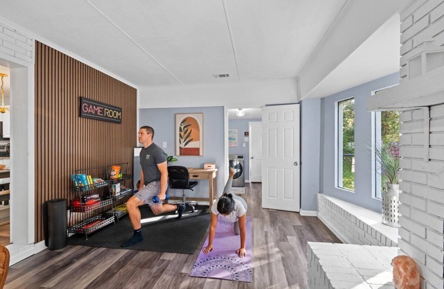 Entire home in Savannah, GeorgianPet Friendly~Gym~Putting Green~Office~Grill Top