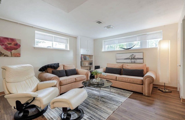 Entire House Open Concept Modern House Comfortably Sleeps 5
