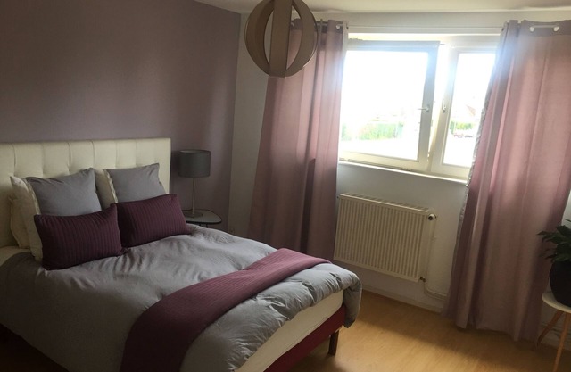 Entire house with garden, 25 minutes from Lille by streetcar (direct)