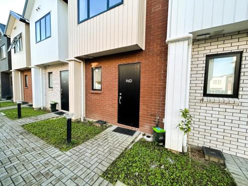 Entire Modern 2-Bedroom Townhouse -10 min to Airport & Sylvia Park