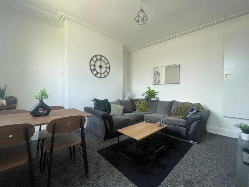 Entire place in Leeds sleeps 6