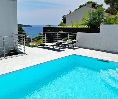 Entire private top floor with own pool and entrance