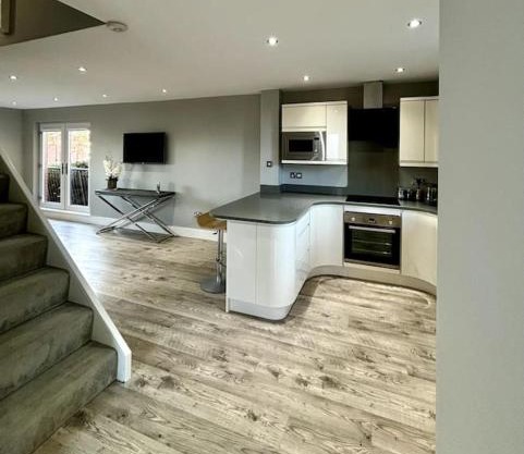 Entire Town House In Liverpool Marina
