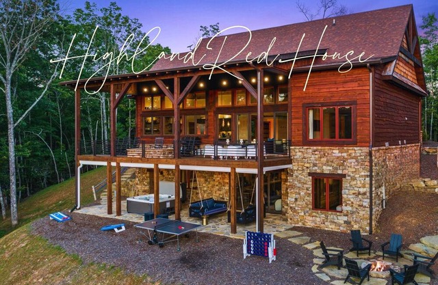 Epic Views | Luxe Stay @ Highland Red House | Family Fun, Games, HotTub, FirePit