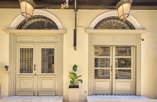 Ermou 99 Intelligent Private Suites