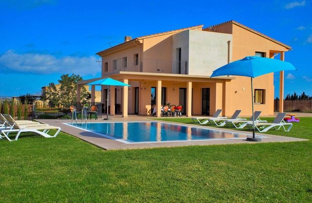Es Moli 056 fantastic finca with private pool, large garden, air conditioning and barbecue