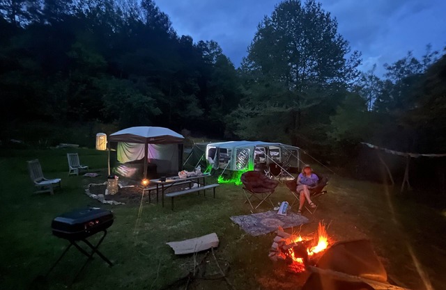Escape ! 2 bedroom tent in mountain valley with HotTub.