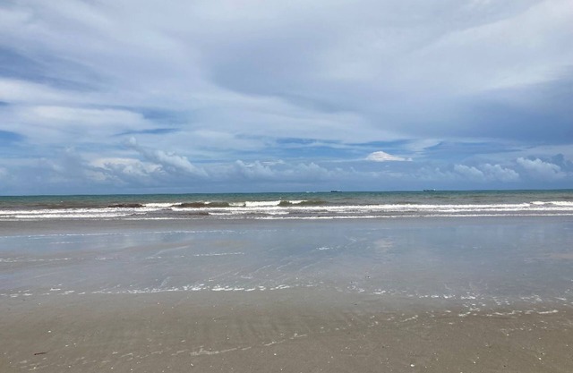 Escape the cold at 2BR home with WiFi, AC in fabulous Saint Simons Island, GA