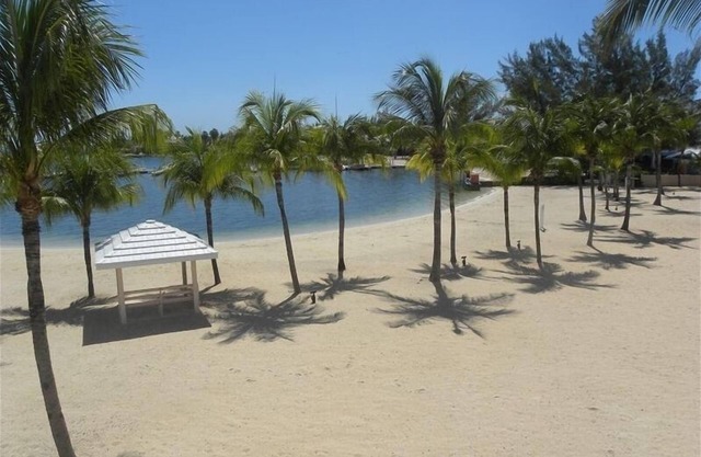 ESCAPE TO BEACHFRONT PARADISE! BEST VALUE! GUARANTEED!