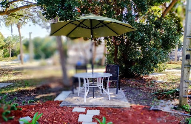 Escape to Coastal Bliss: Charming Downtown Jensen Beach Vacation Camper