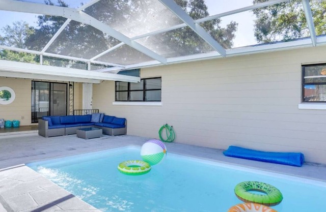 Escape to Little Haven! This 3BR, 2BA vacation home in Winter Haven offers a heated pool, modern amenities, and a top location—3 miles from LEGOLAND, 30 miles from Disney, and close to lakes, trails, and parks. Perfect for a fun family getaway!