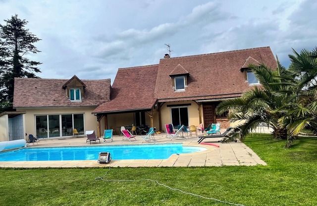 Escape to Normandy: 220 m² house with swimming pool in Ouistreham on 3000 m² of land
