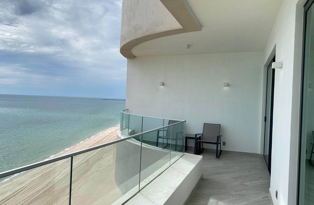 Escape to Paradise at Barcelona 610!