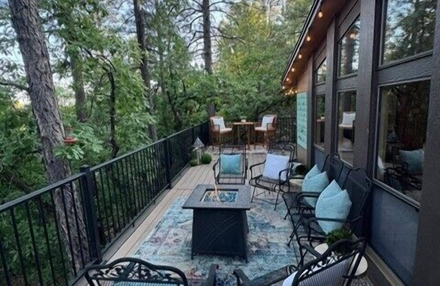 Escape to Pinewood Canyon Cabin — a cozy 2BR/2BA retreat nestled in the pines of Munds Park. With Inviting interiors, a relaxing deck, and direct forest access, it’s the perfect basecamp for year-round adventure and mountain serenity.